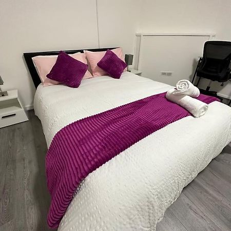 Super Double Bedroom Zone 1 Лондон Екстер'єр фото